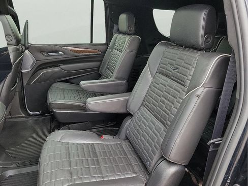 Used 2023 Cadillac Escalade ESV Sport Platinum w/ LPO, ONYX Package AWD/4WD image 13