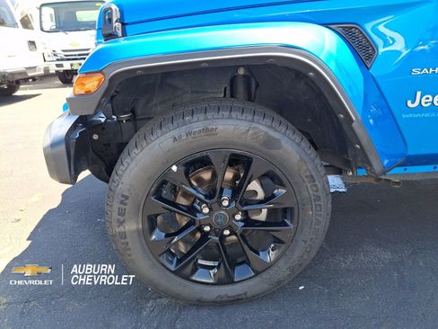 Used 2024 Jeep Wrangler Unlimited Sahara AWD/4WD image 22