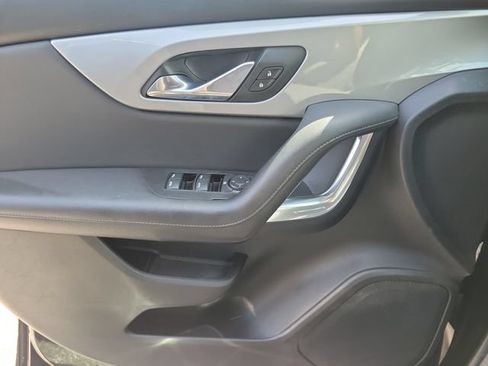 Used 2019 Chevrolet Blazer LT FWD image 13