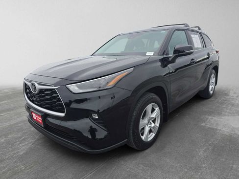 Used 2023 Toyota Highlander LE AWD/4WD image 7