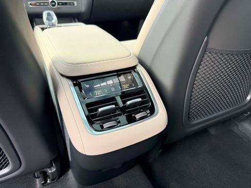 Used 2026 Volvo XC90 B6 Plus w/ Protection Package Premier AWD/4WD image 18