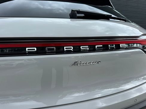Certified 2024 Porsche Macan AWD/4WD image 14