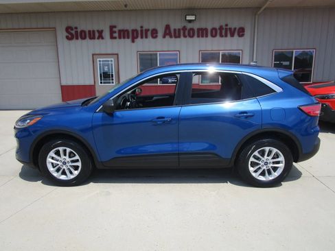 Used 2022 Ford Escape SE w/ Convenience Package AWD/4WD image 2
