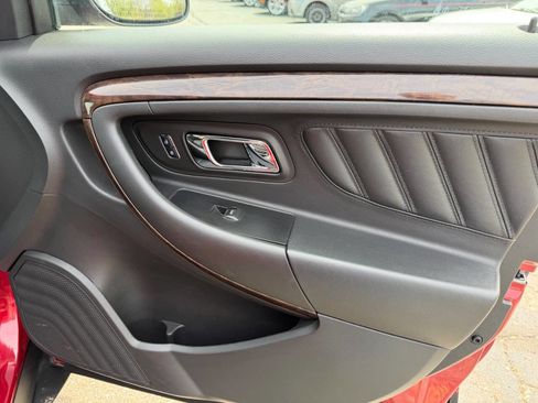 Used 2014 Ford Taurus Limited FWD image 17