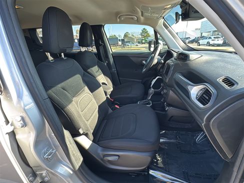 Used 2018 Jeep Renegade Latitude image 24