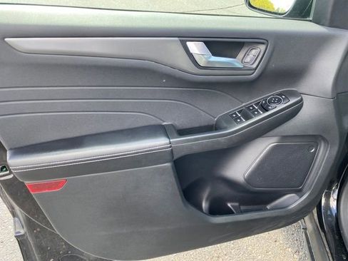 Used 2023 Ford Escape SE image 15