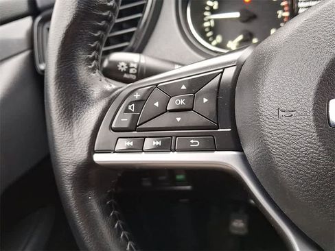 Used 2020 Nissan Rogue SV image 17