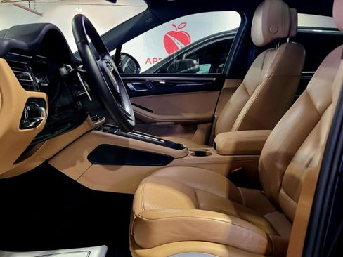 Used 2023 Porsche Macan image 3