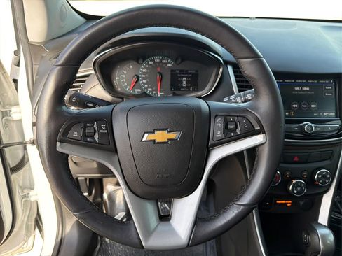 Used 2022 Chevrolet Trax LT w/ Sport Edition image 17