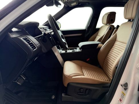 Certified 2025 Land Rover Discovery Dynamic SE AWD/4WD image 10