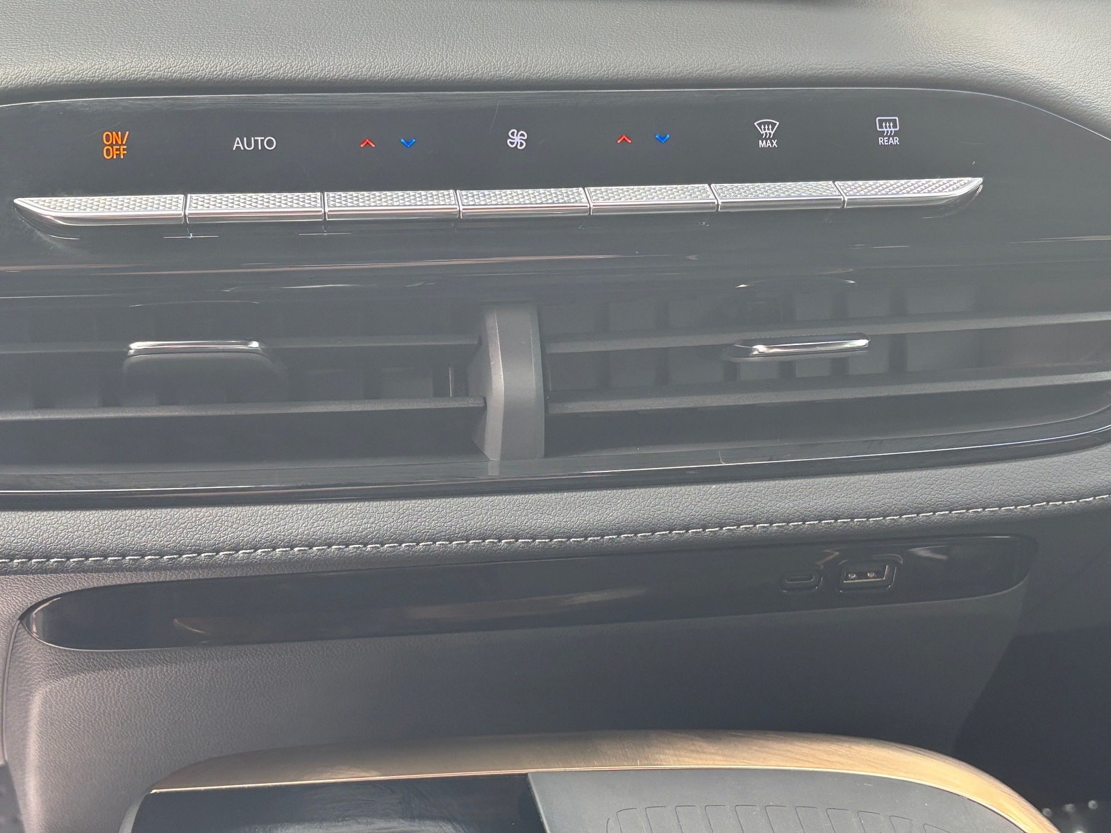 Used 2025 Buick Enclave Avenir w/ Super Cruise Package FWD image 30