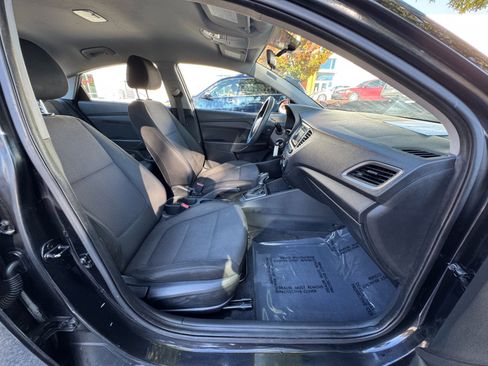 Used 2020 Hyundai Accent SE image 45