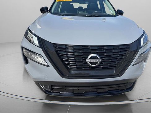 Used 2023 Nissan Rogue SV w/ SV Premium B Package image 3