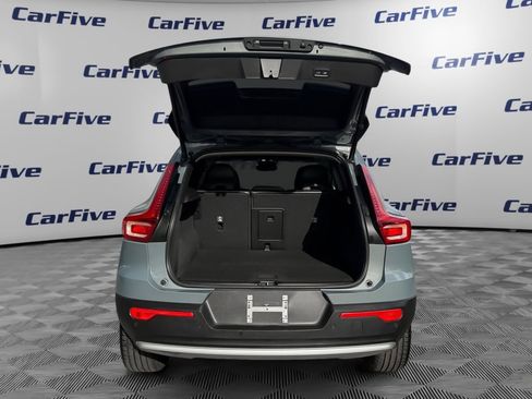 Used 2023 Volvo XC40 B5 Core w/ Convenience Package image 11