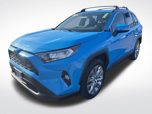 Used 2021 Toyota RAV4 XLE Premium image 3