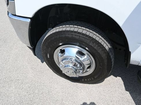 Used 2024 RAM 3500 Tradesman w/ Chrome Appearance Group AWD/4WD image 31