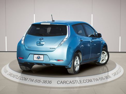 Used 2011 Nissan Leaf SL FWD image 3