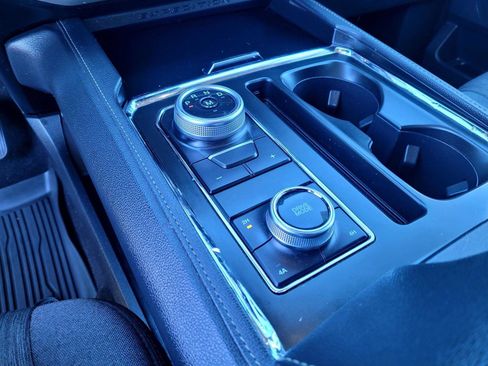 Used 2023 Ford Expedition XLT image 24