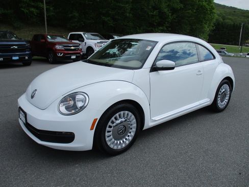 Used 2016 Volkswagen Beetle 1.8T SE FWD image 1