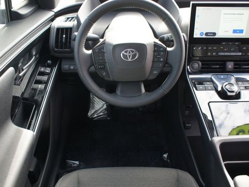 Used 2025 Toyota bZ4X AWD w/ Weather Package image 5