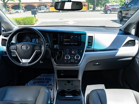 Used 2015 Toyota Sienna LE FWD image 9