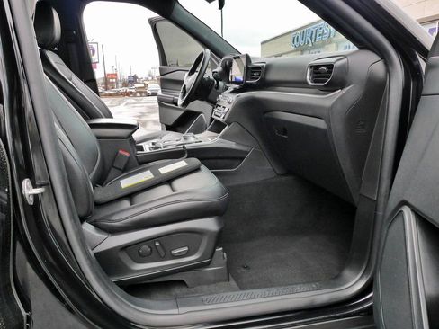 Used 2020 Ford Explorer XLT w/ Equipment Group 202A image 12