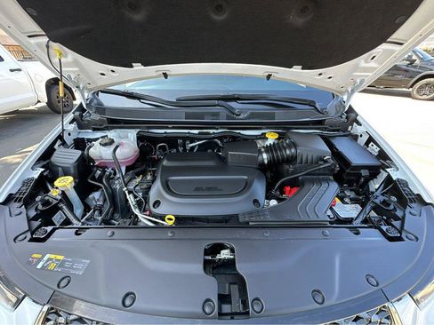 Used 2024 Chrysler Pacifica Touring image 46