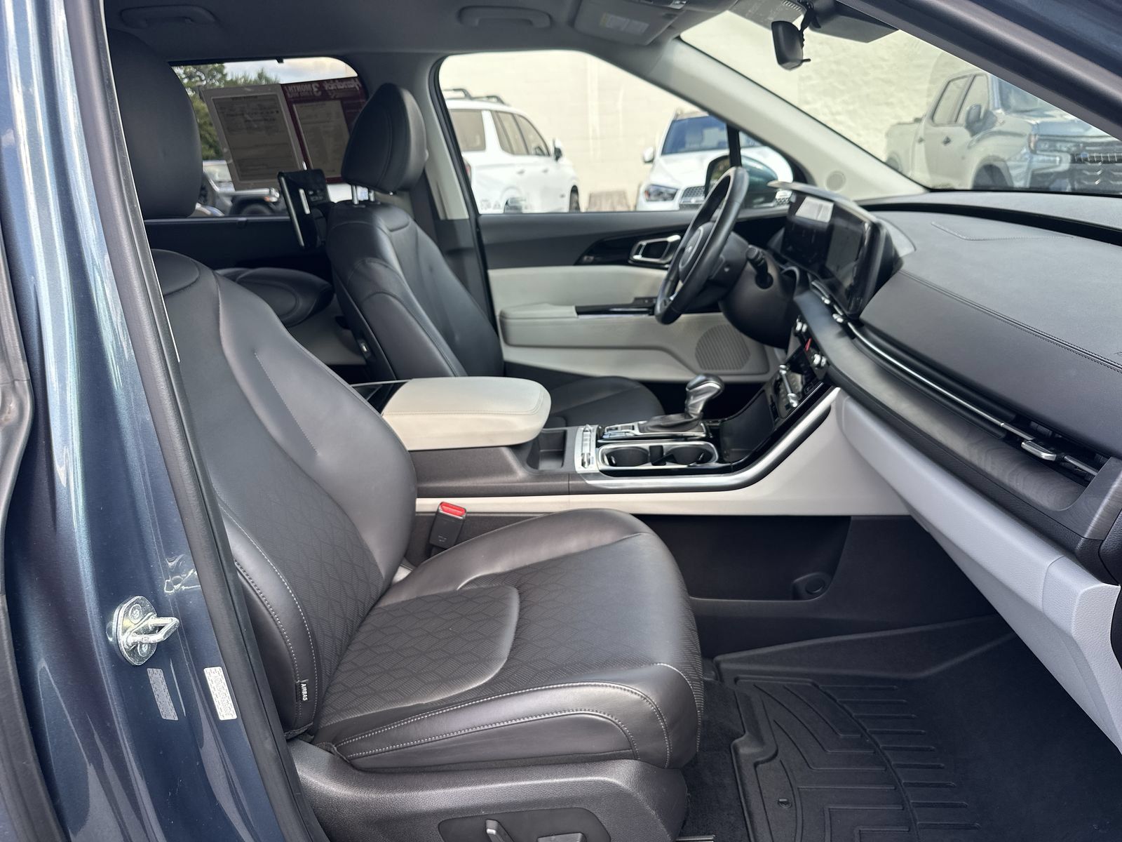 Used 2024 Kia Carnival SX FWD image 22