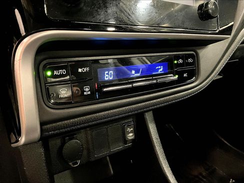 Used 2017 Toyota Corolla SE w/ Carpet Mat Package (TMS) FWD image 15