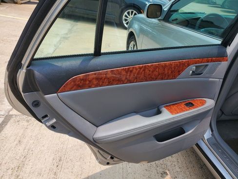 Used 2005 Toyota Avalon XLS FWD image 13