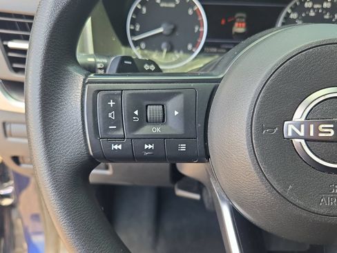 Certified 2024 Nissan Rogue SV FWD image 17