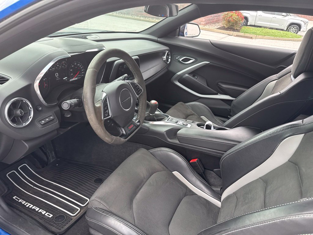 Used 2018 Chevrolet Camaro SS RWD image 8