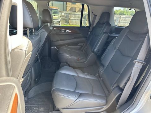 Used 2020 Cadillac Escalade Luxury AWD/4WD image 22