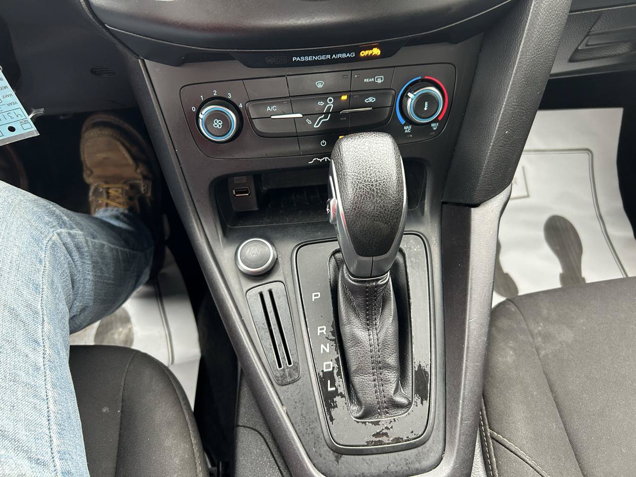 Used 2017 Ford Focus SE FWD image 24