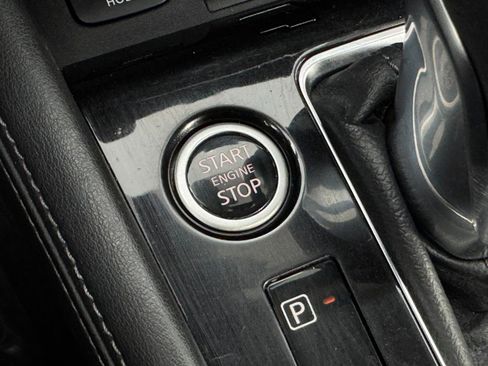 Used 2022 Nissan Kicks SR image 25