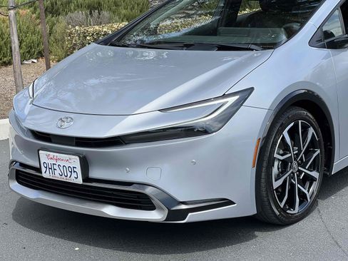 Used 2023 Toyota Prius Prime Premium FWD image 37