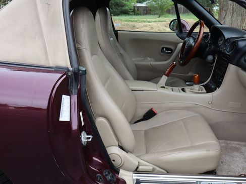 Used 2000 MAZDA MX-5 Miata RWD image 31