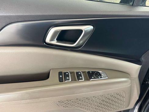 Used 2026 Kia Carnival FWD image 19
