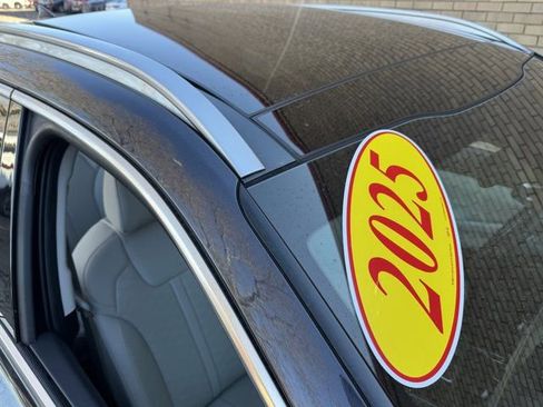 Used 2025 Kia Sorento S w/ Panoramic Sunroof Package image 7