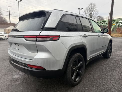 Certified 2023 Jeep Grand Cherokee Altitude AWD/4WD image 8