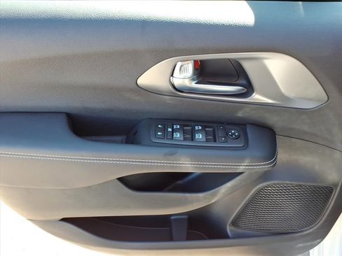 New 2026 Chrysler Voyager LX image 17