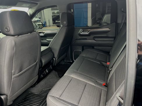 Used 2023 Chevrolet Silverado 1500 LT AWD/4WD image 4