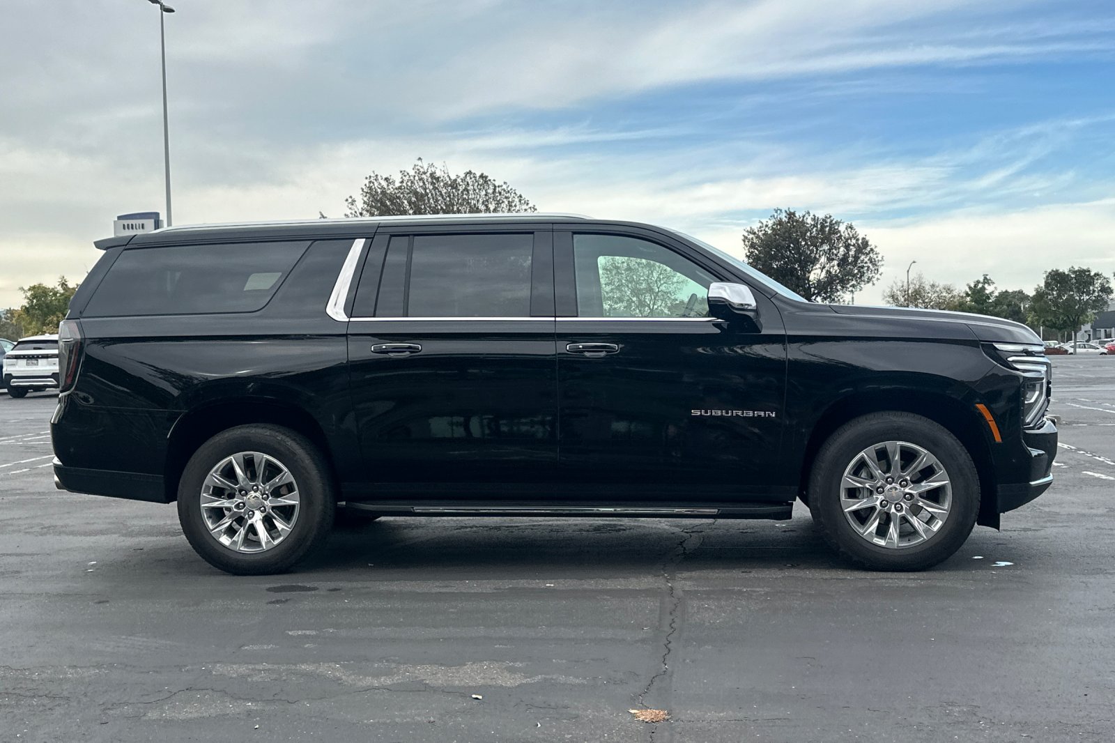 Used 2026 Chevrolet Suburban Premier AWD/4WD image 3