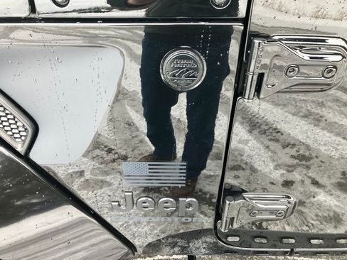 Used 2021 Jeep Gladiator Sport image 27