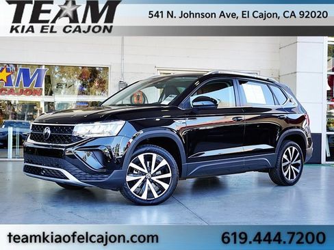 Used 2024 Volkswagen Taos SE image 2