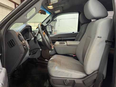 Used 2014 Ford F250 XL w/ Power Equipment Group image 4