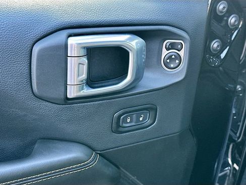 Used 2024 Jeep Wrangler Unlimited Sahara AWD/4WD image 17