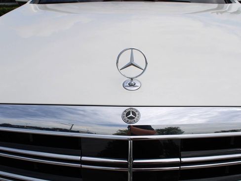 Used 2018 Mercedes-Benz S 560 4MATIC Sedan image 18