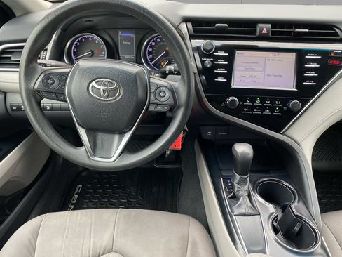 Used 2018 Toyota Camry FWD image 12