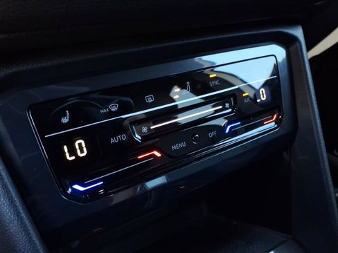 Certified 2022 Volkswagen Tiguan SE R-Line image 32